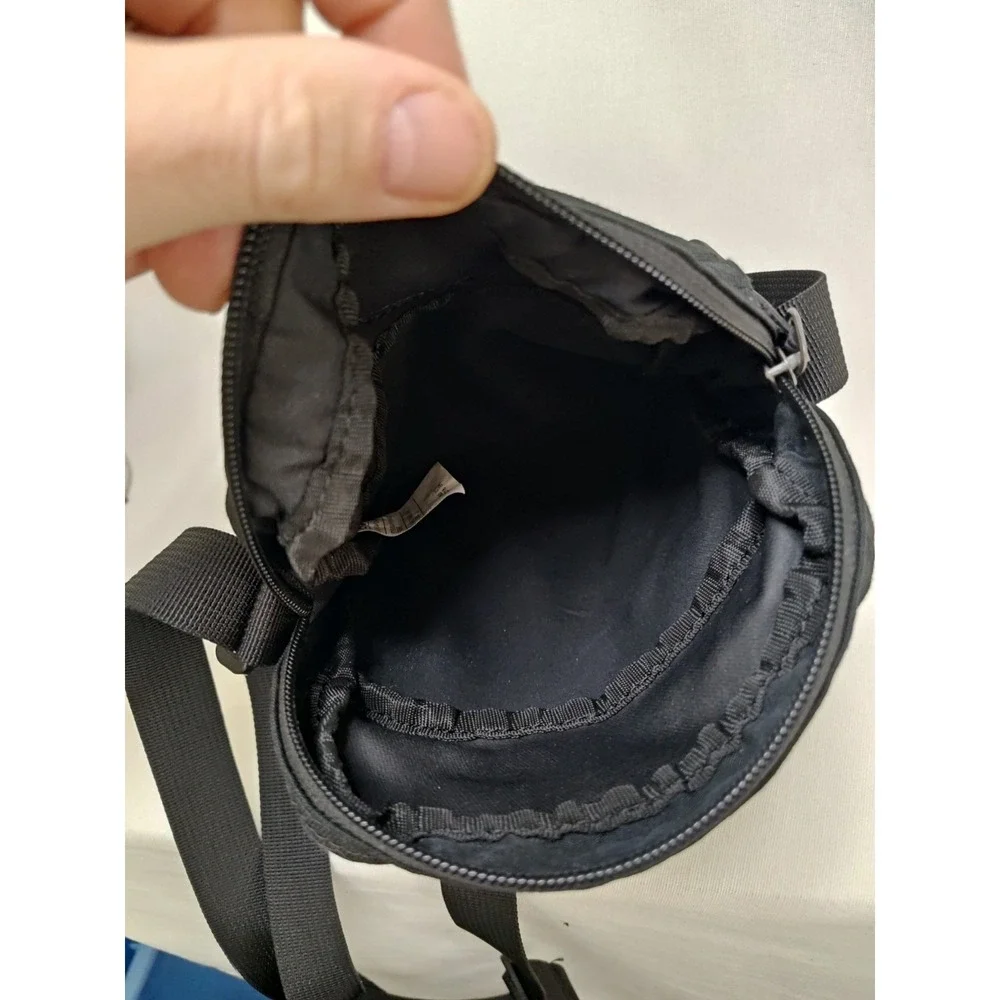 Nike Tech Black unisex Crossbody Travel Bag Adjustable Strap Lightweight BA5268‎